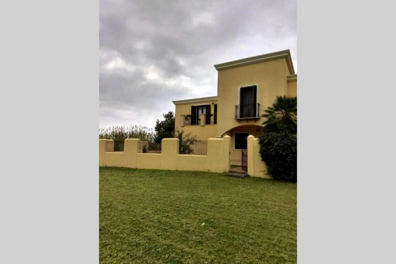 Appartamento La Rocca ตอร์โตลี ภายนอก รูปภาพ