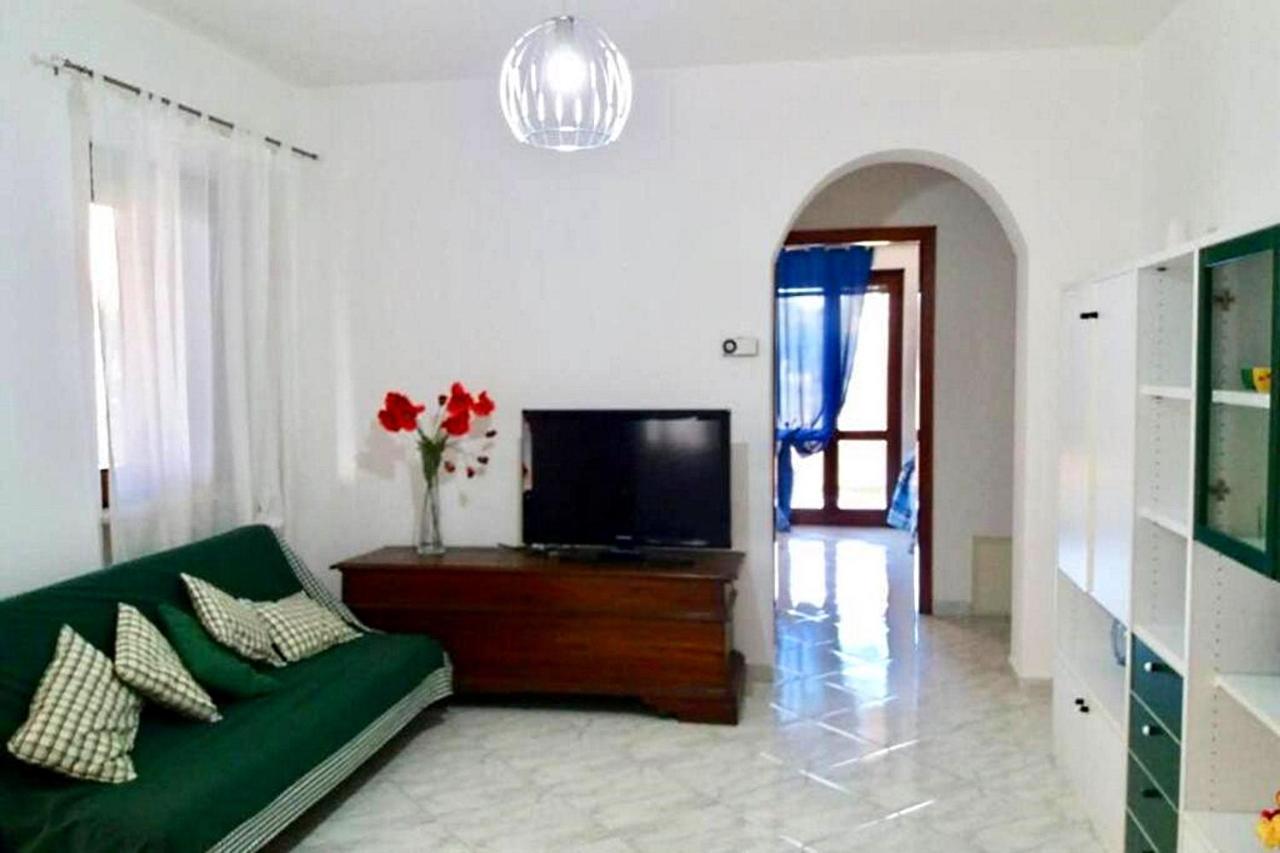 Appartamento La Rocca ตอร์โตลี ภายนอก รูปภาพ