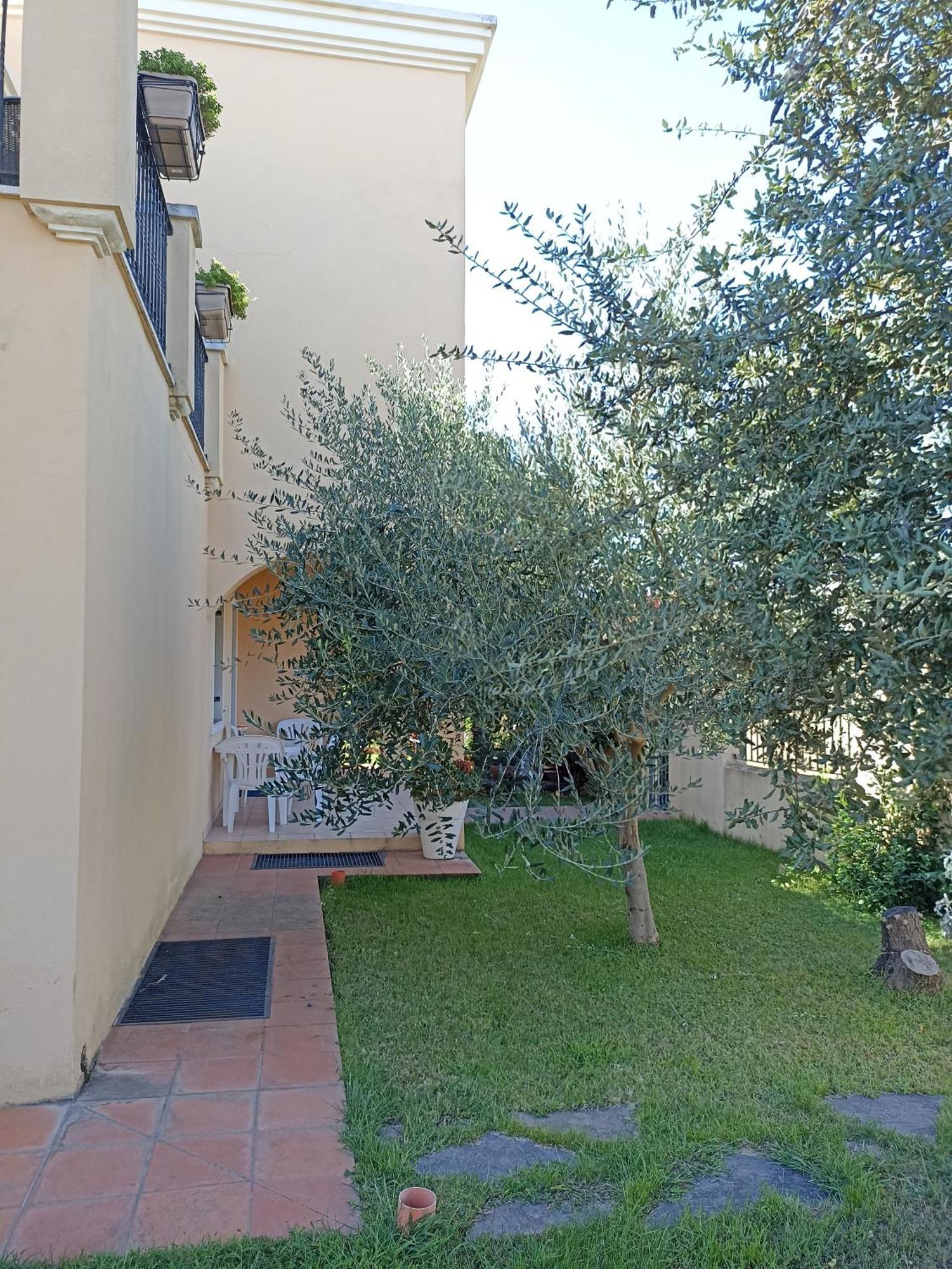 Appartamento La Rocca ตอร์โตลี ภายนอก รูปภาพ